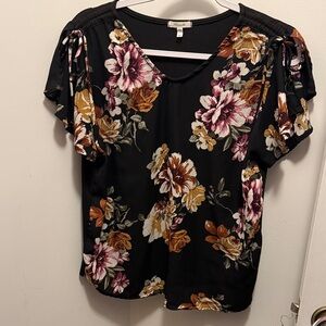 Maurices Black w/ Floral Print Women’s Size Medium very nice used condition